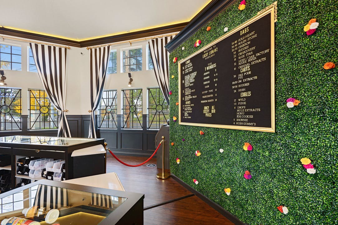 Lucky Lion - Powell logo